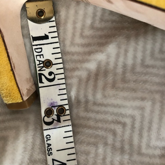 Yellow gorgeous Italian suede pumps, 8, v. good condition - Picture 4 of 8